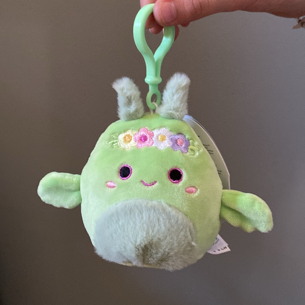 BRAND NEW SQUISHMALLOW CLIP 3.5”! NWT. SMOKE FREE HOME! - Picture 2 of 4